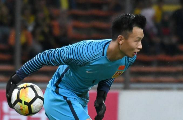 关于山东男篮训练开放日；冲刺阶段更衣室发声引欢呼；亚冠在即；资深球员宣示担当的信息