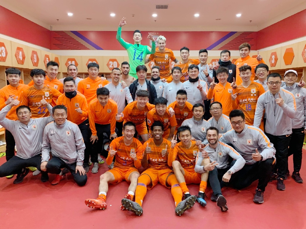 关于山东男篮训练开放日；冲刺阶段更衣室发声引欢呼；亚冠在即；资深球员宣示担当的信息