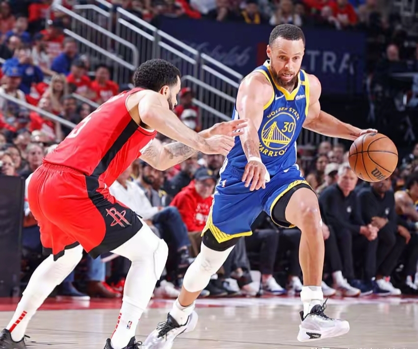 库里迎来三赛季高光表现,德国队球迷沸腾!的简单介绍 库里迎来三赛季高光表现,德国队球迷沸腾!的简单介绍