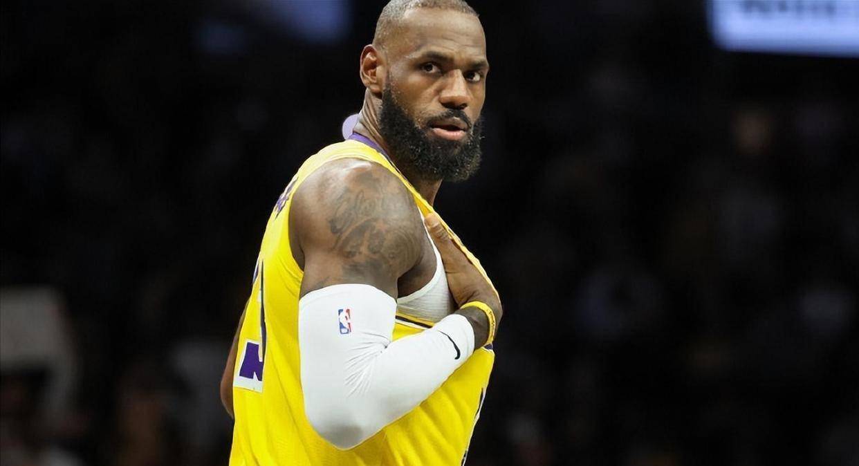 詹姆斯回归赛场,大胜首场状态亮眼,独行侠观众沸腾!的简单介绍 詹姆斯回归赛场,大胜首场状态亮眼,独行侠观众沸腾!的简单介绍