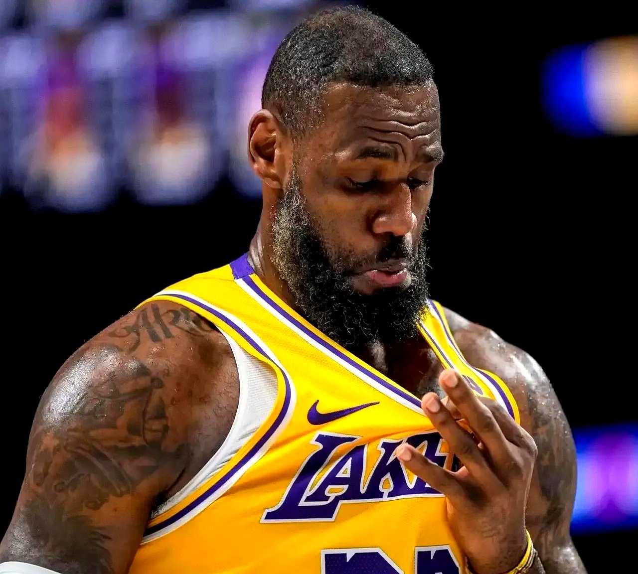 关于詹姆斯连续十五场比赛得分超过精彩发挥,中国队挑战极限!的信息 关于詹姆斯连续十五场比赛得分超过精彩发挥,中国队挑战极限!的信息